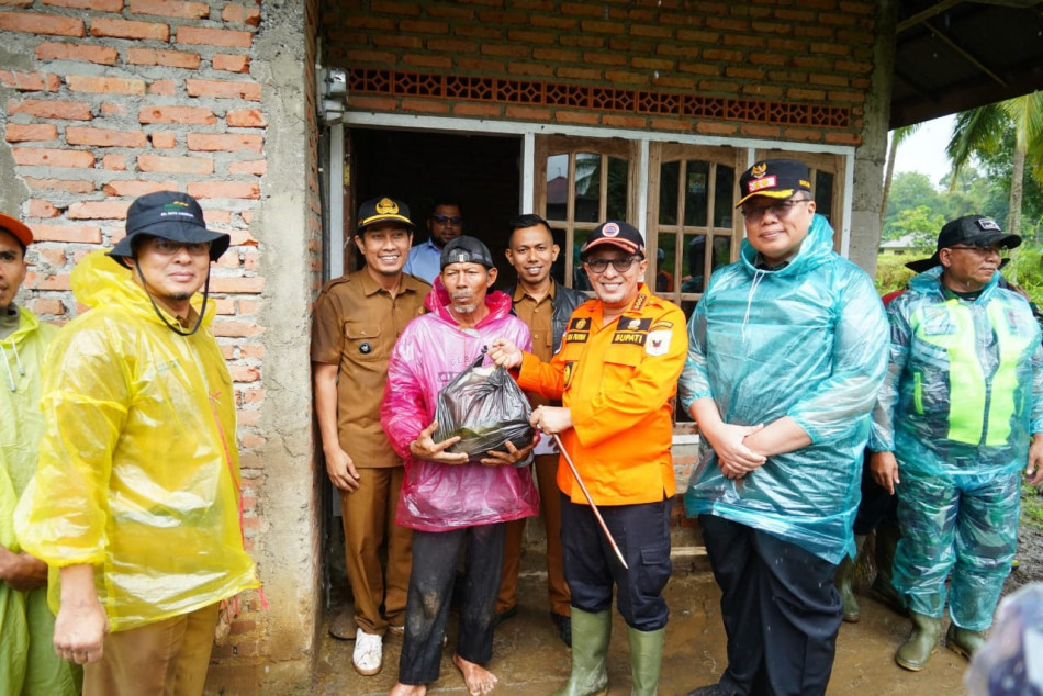 Sejumlah Warga Terisolasi, Tanah Datar Tetapkan Status Darurat