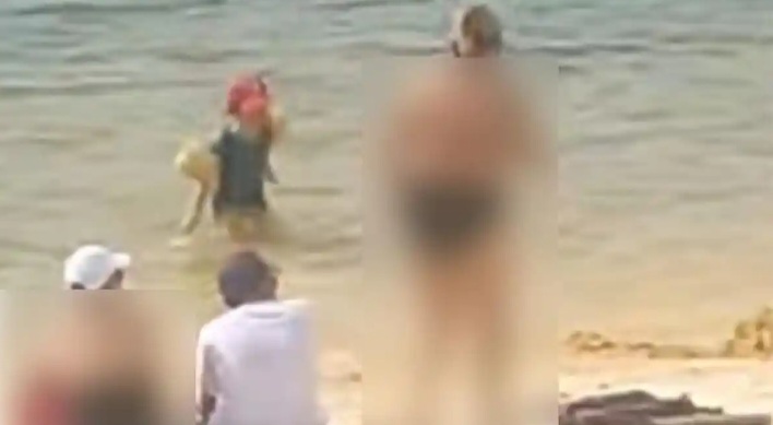 Viral, Turis Mandi di Objek Wisata Danau Rusa Kampar, Tuai Nyinyiran Warganet