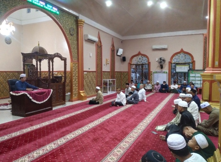 Anggota DPR RI Syahrul Aidi Kunjungi Jemaah Masjid Baiturrahim Saat Subuh