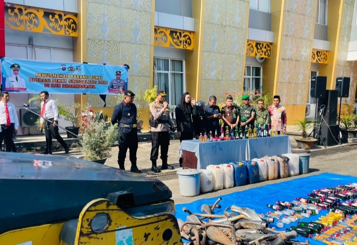 Polres Dharmasraya Laksanakan Apel Gelar Pasukan Operasi Ketupat 2026