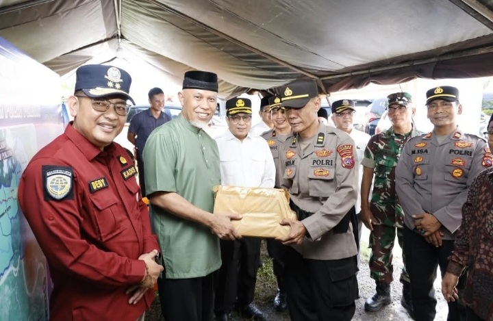 Tinjau Posko di Dharmasraya, Gubernur Mahyeldi Tekankan Keselamatan dan Kenyamanan Pemudik